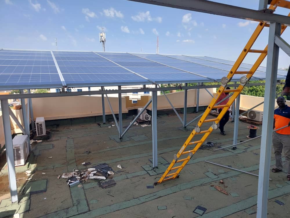 Projet MOHA COM - Panneaux solaires installation terrain Mali