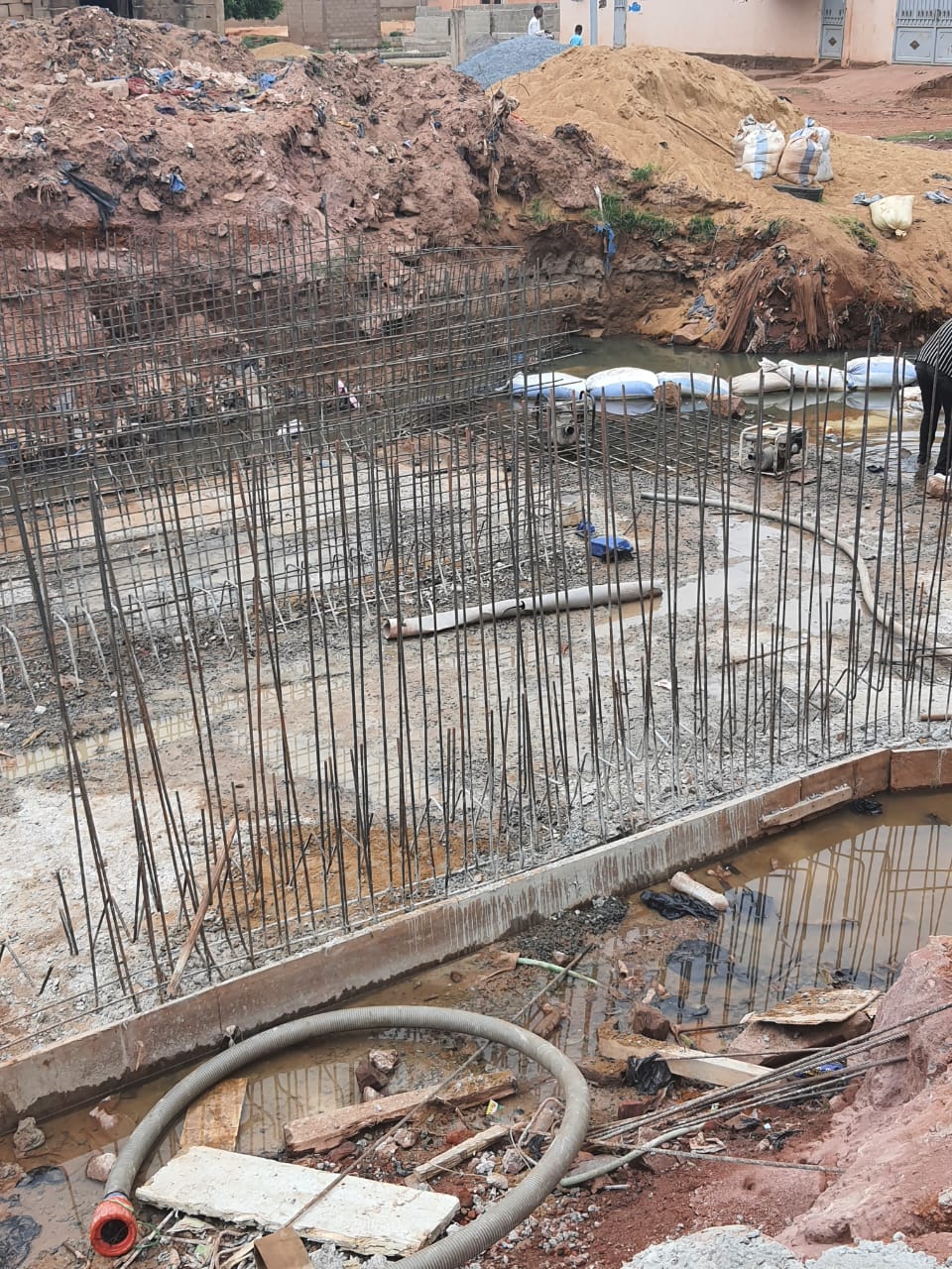 Fondations en béton armé sur chantier MOHA COM SARL à Bamako