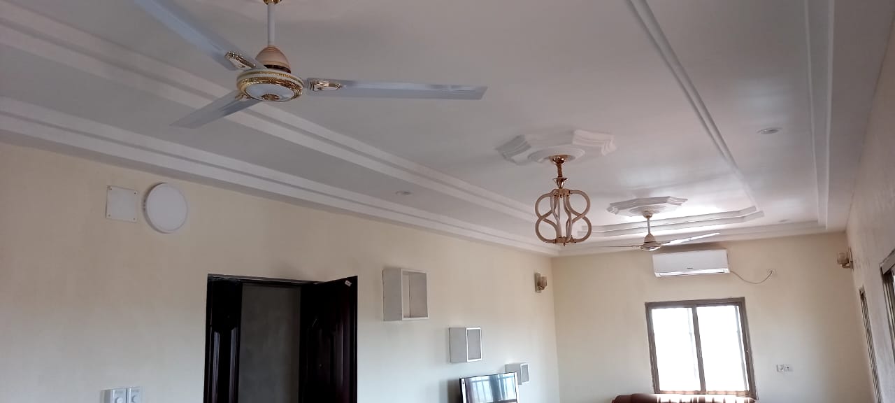 Intérieur climatisé avec ventilateurs aux Résidences Safety