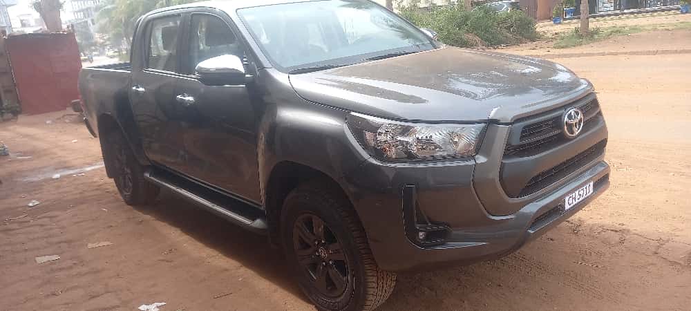 Véhicule Toyota 4x4 - flotte Safety Voyages Services Bamako