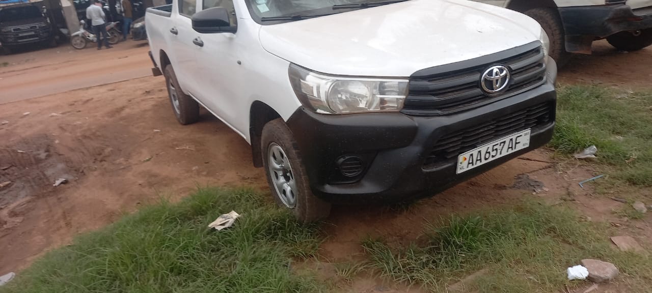 Véhicule Toyota 4x4 - flotte Safety Voyages Services Bamako