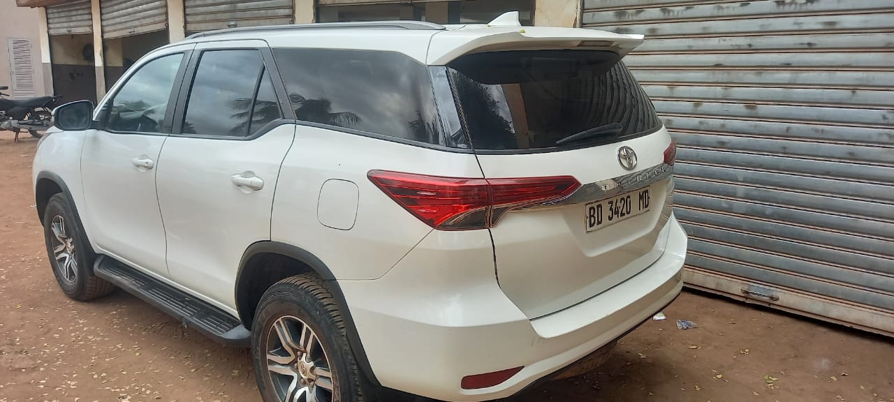 Véhicule Toyota 4x4 - flotte Safety Voyages Services Bamako