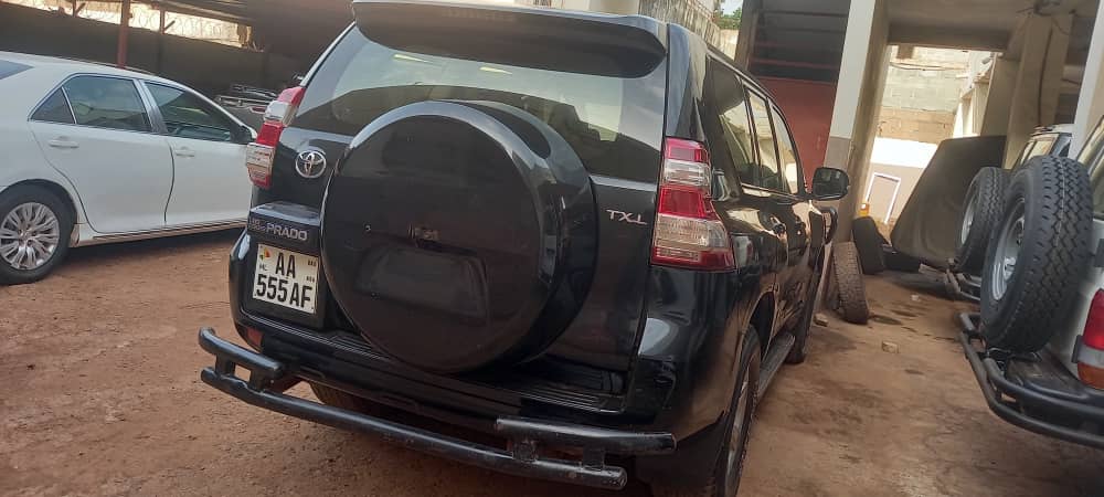 Véhicule Toyota berline - flotte Safety Voyages Services Bamako