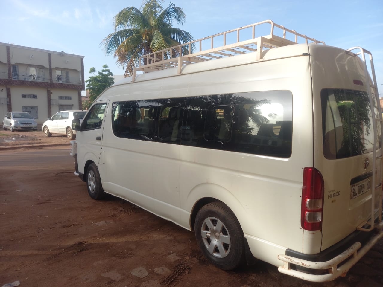 Véhicule Toyota minibus - flotte Safety Voyages Services Bamako