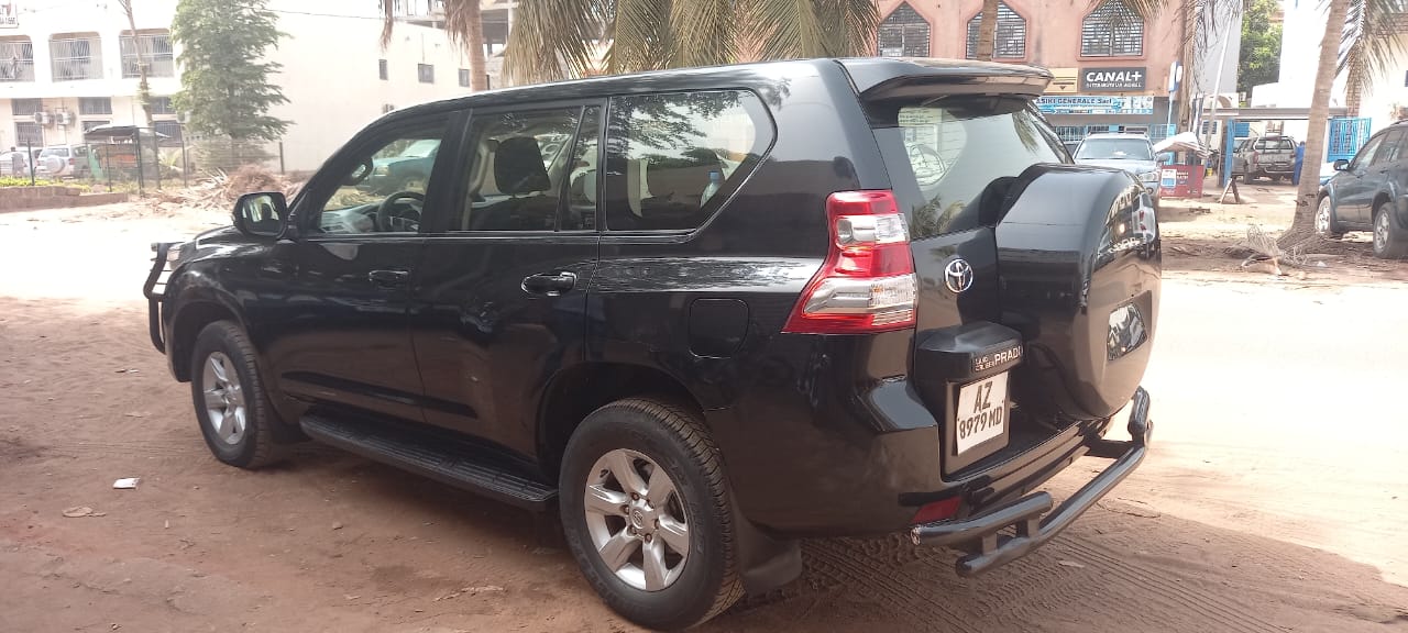 Véhicule Toyota SUV - flotte Safety Voyages Services Bamako