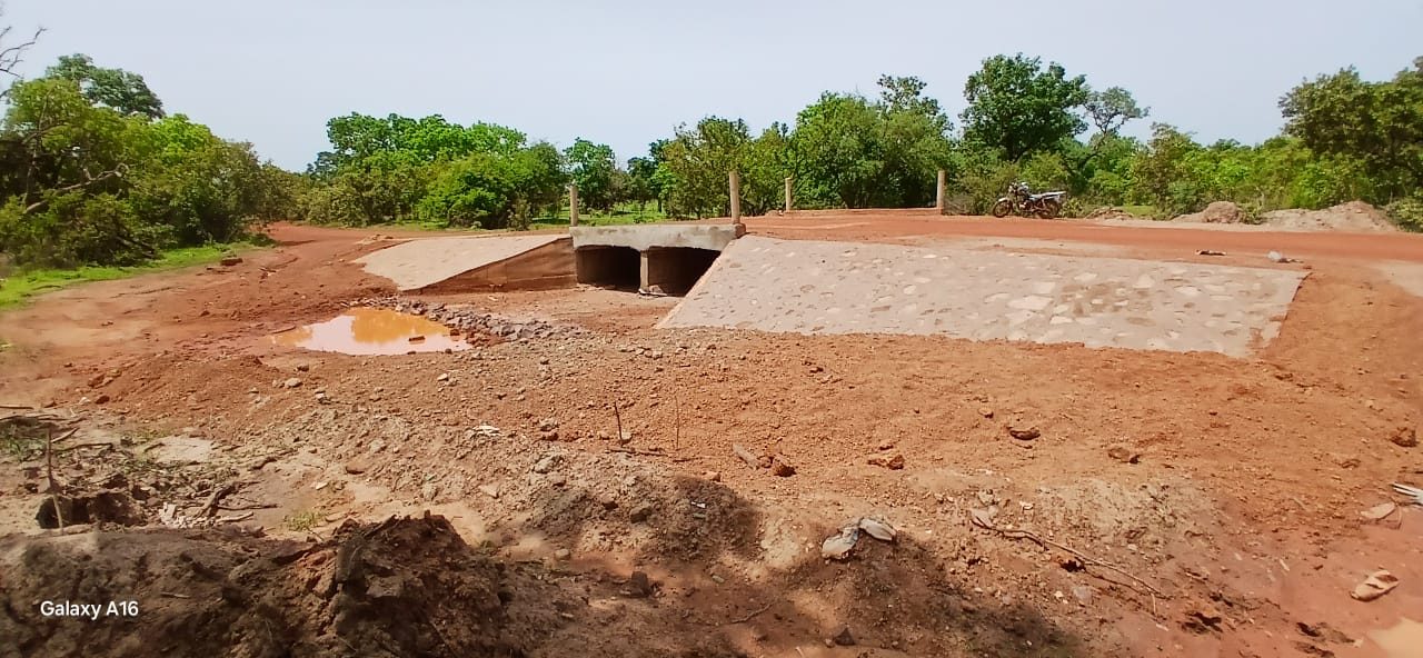 MOHA COM SARL - travaux BTP, voirie et ouvrages de drainage au Mali - chantier BTP: voirie et realisation terrain