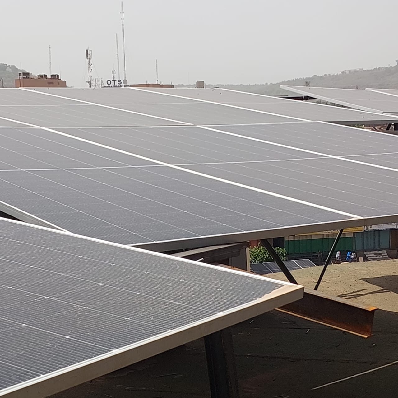 Panneaux solaires installes par MOHA COM SARL au Mali