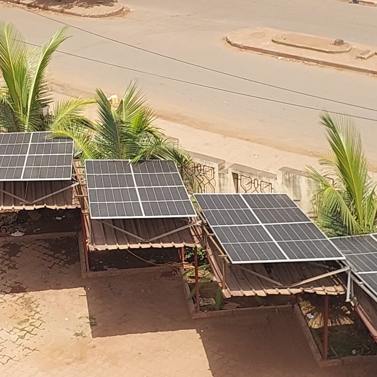 Panneaux solaires installes par MOHA COM SARL au Mali